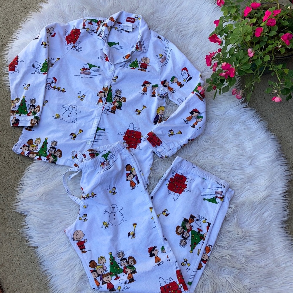 Peanuts Charlie Brown Christmas PJs Size Medium